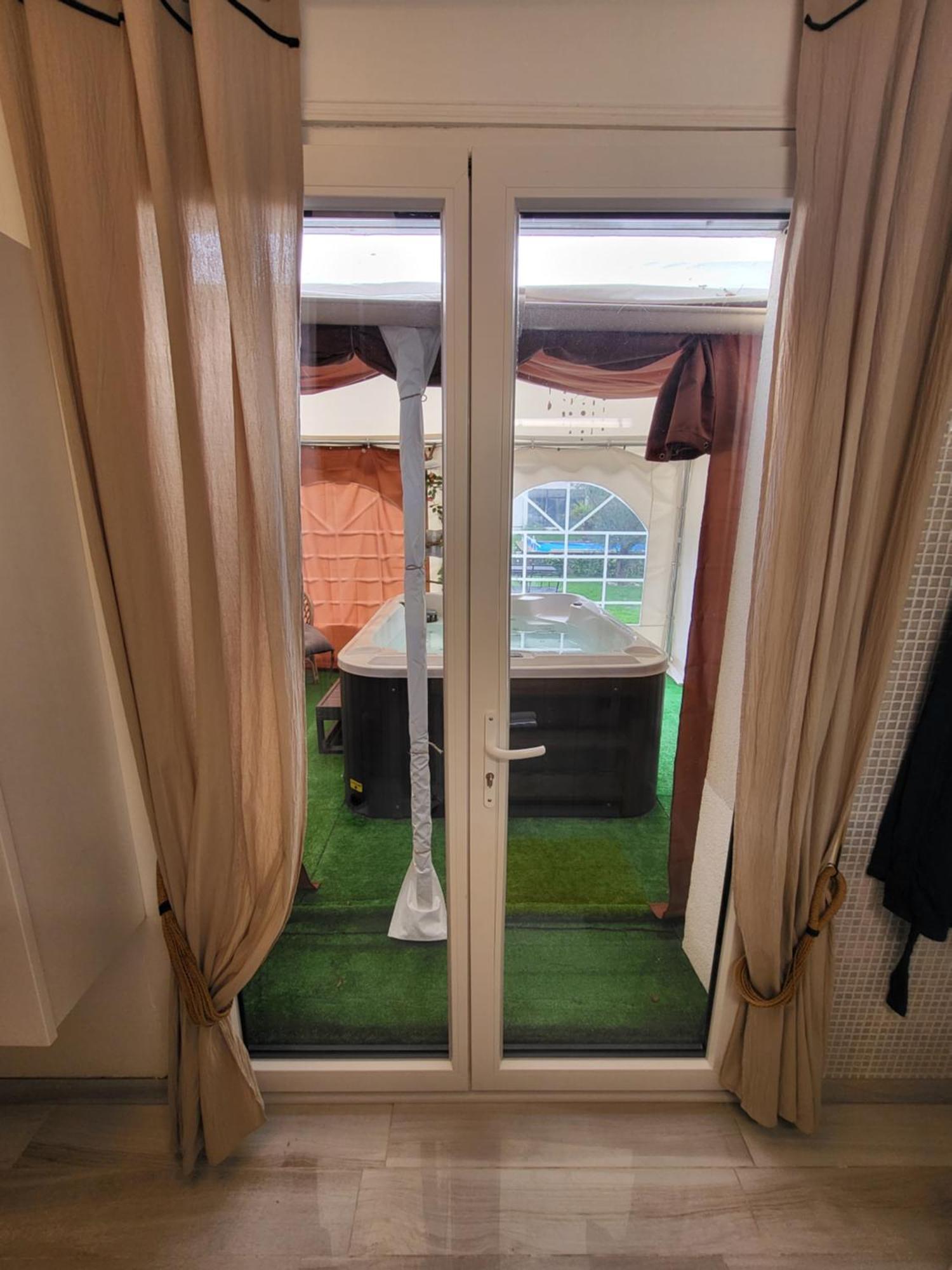 Choisy Le Jacuzzi Bed & Breakfast Dış mekan fotoğraf